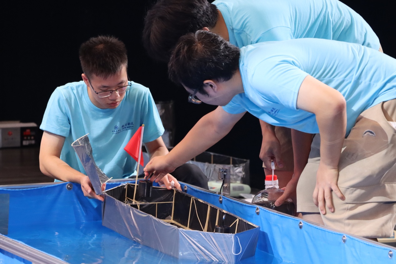 E:\学生竞赛\结构大赛\2025结构设计竞赛\开幕式、闭幕式、发言稿\照片\比赛照片\比赛照片\IMG_2144.JPG